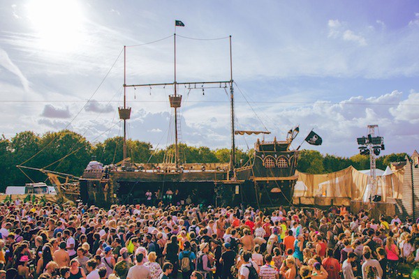 BoomTownFair_Jolly-Dodger-Pirate-Ship[1]