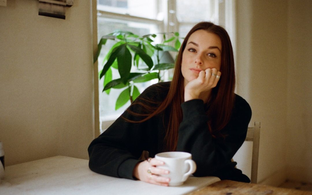 No Grand Narratives: Cecilia Knapp on the No-Frills Influences That Shape Her Poetry