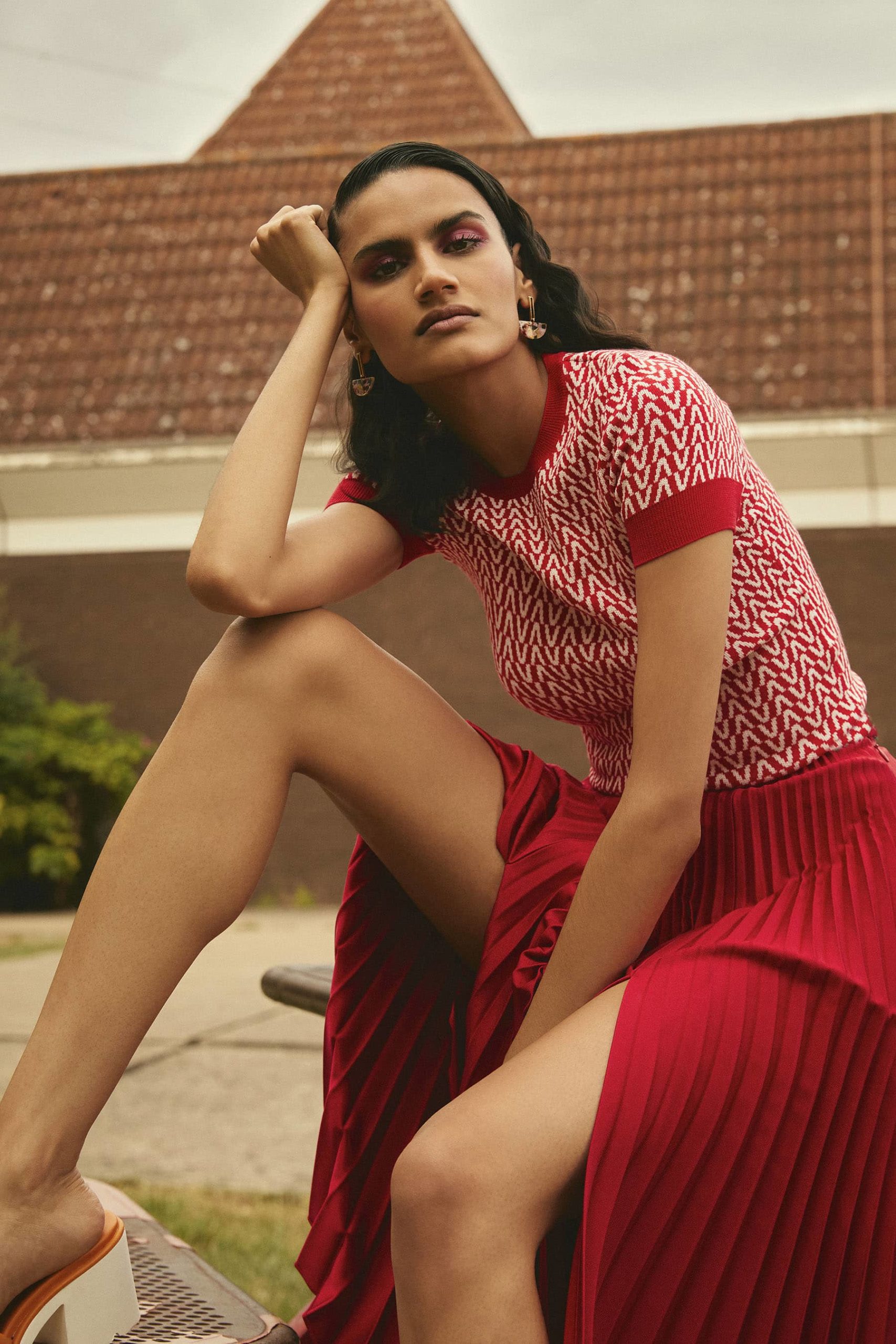 September cover Fashion shoot of a Woman with sixties-inspired lashes and Makeup 